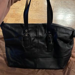 Vintage Coach black leather bag. Barely used. 2003